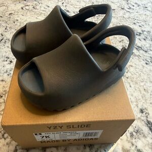 Adidas Kids YZY Slide Sandals - Dark Gray